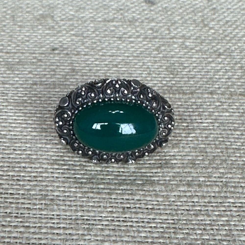 Vintage Sterling silver ring with green stone (unknown), Size 9